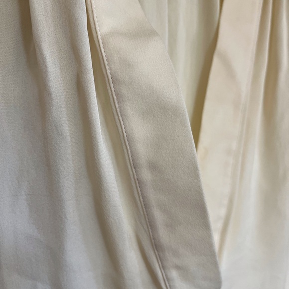 VINCE Silk Shirt. Size medium. Dolman sleeves. - Picture 4 of 6